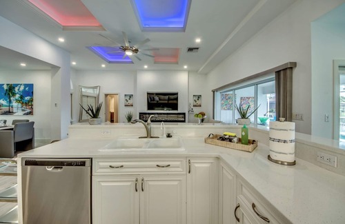 Caloosahatchee Villa | Luxury Villa "make A Break" With Pool and Waterview