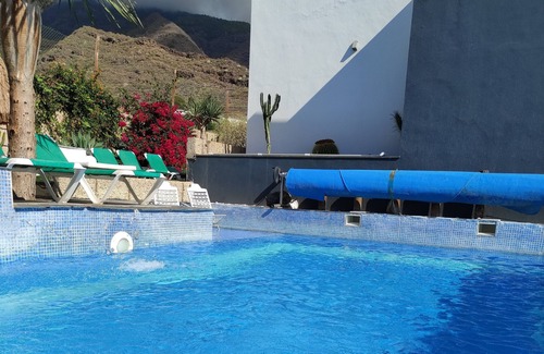Candelaria House | LUXURY VILLA OCEAN VIEWS. PRIVATE HEATED POOL, JACUZZI, BBQ, WIFI, CARS PARKING