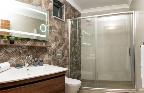 Sapanca Villa | Luxury villa w/mntn & lake views, private pool (Alcohol not Allowed) in Sapanca
