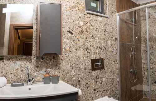 Sapanca Villa | Luxury villa w/mntn & lake views, private pool (Alcohol not Allowed) in Sapanca