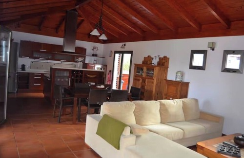 Tacoronte Ski Chalet | Luxury villa with hydromassage and sea and Teide views.