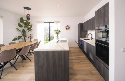 Zeewolde House | Luxury villa with 4 bedrooms and bathrooms, a south-facing roof terrace, private jetty and a stylish open kitchen. Perfect for families and groups of friends!