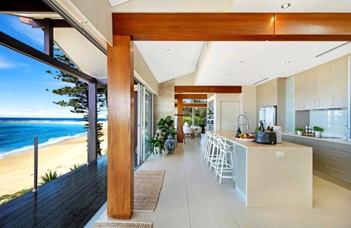 Blue Bay House | Luxury Villas Alaya at Toowoon Bay (Walk to the beach)