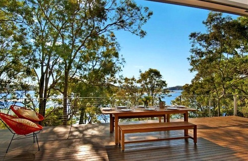 Pretty Beach House | Luxury Villas The Canopy at Pretty Beach (Walk to the beach)