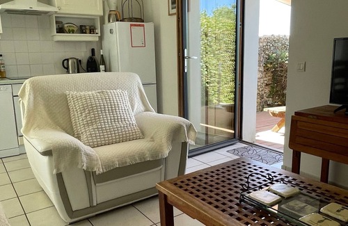 Chateau-Thebaud Cottage | Luxury Vineyard Cottage with Modern Amenities Near Nantes