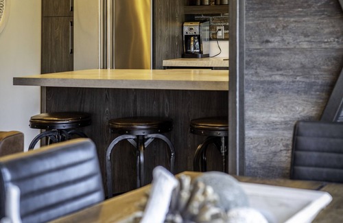 Kelowna Central Business District Condo | Luxury Waterfront 2 Bedroom Downtown Kelowna Condo with huge balcony