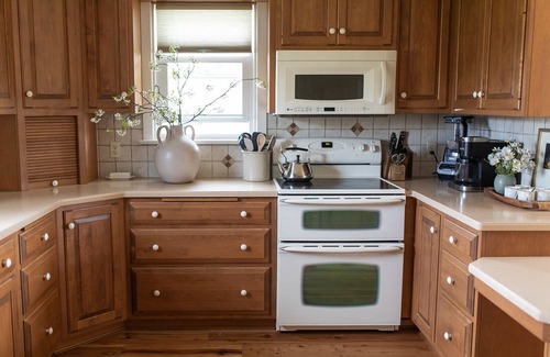 Fertility Cottage | Luxury Waterfront Cottage with Wood Burning Fireplace + Hot Tub + Backyard Sauna