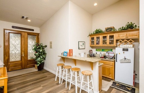 Moovalya Keys House | Luxury Waterfront House in the Moovalya Keys with Parking