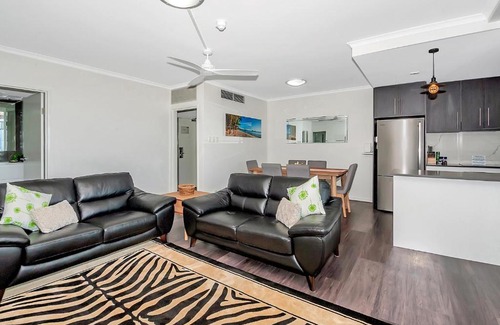 Cairns North Apartment | Luxury waterfront sea view apartment - do not book