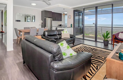 Cairns North Apartment | Luxury waterfront sea view apartment - do not book