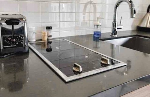 Bloor-Yorkville Condo | Luxury Yorkville Escape | Condo in Prime Location