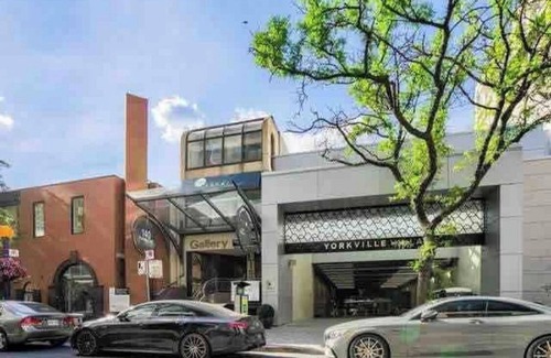 Bloor-Yorkville Condo | Luxury Yorkville Escape | Condo in Prime Location