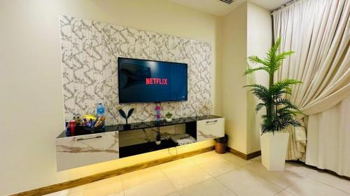 Lahore House | Luxus Gold Villa DHA Near Airport & Raya