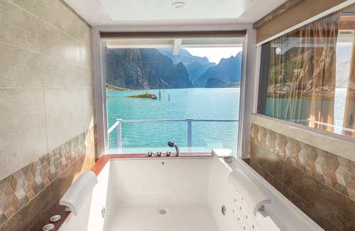 Hunza Hotel | Luxus Hunza Attabad Lake Resort