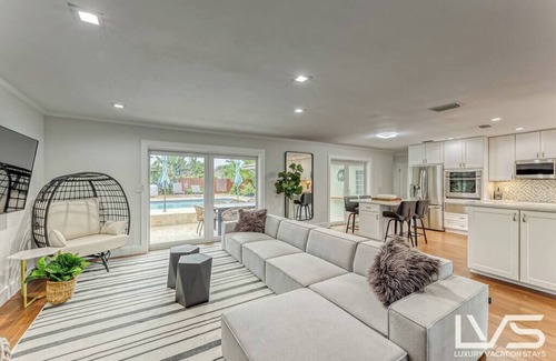 Survey Creek House | LVS AlMar- LBTS Beach, Bikes, Pool, OutdoorOasis