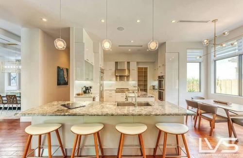 Victoria Park House | LVS Victoria - Walk to Las Olas/Heated Salt Pool