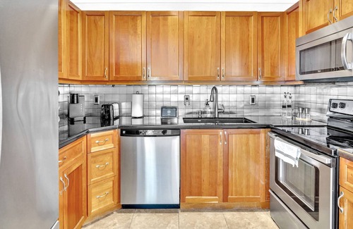 Southwest Villa | Lxure Villa! Pool BBQ WiFi+ WorkSpace SwingSet 3Bdrm 5 Min. to beach