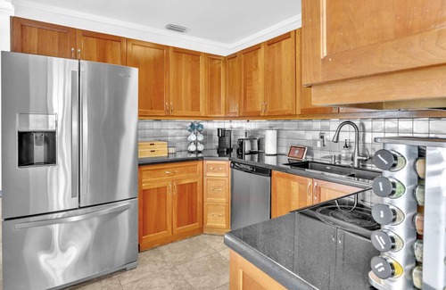 Southwest Villa | Lxure Villa! Pool BBQ WiFi+ WorkSpace SwingSet 3Bdrm 5 Min. to beach