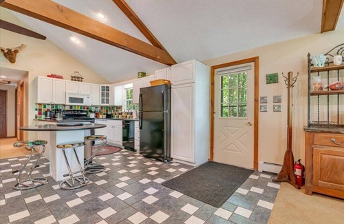 Tafton Ski Chalet | Lyndale - Unbelievable Lakefront Beauty - 5 bedrooms