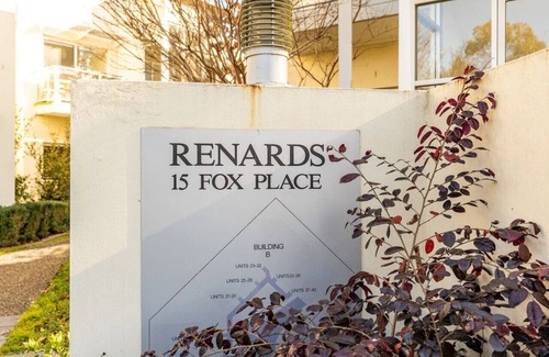 Lyneham Apartment | Lyne5 · Captivating 3BR/2BA APT close to Dickson Shopping!