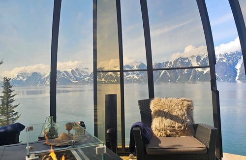 Lyngen Cottage | Lyngen Panorama, outstanding 3-bedroom cottage in delightful Troms whid Dome