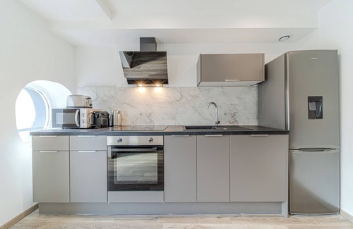 Saint Clair Apartment | Lyon Cité La Peniche 6 people balcony Caluire