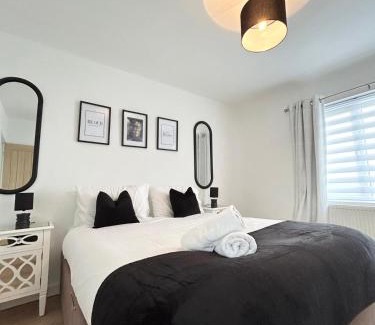 Wesham House | Lytham House Retreat - Free Parking