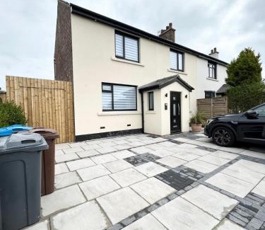 Wesham House | Lytham House Retreat - Free Parking