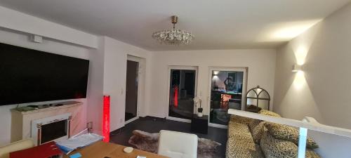 Bad Homburg v.d. Hoehe Apartment | Möblierte Souterrainwohnung mit 2 Schlafzimmern und Garten