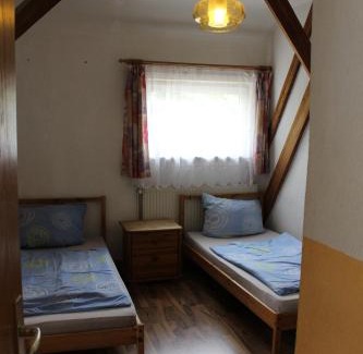Crawinkel Apartment | Möblierte Zimmer mit Gemeinschaftsküchen und Wohnungen in Thüringen Wald
