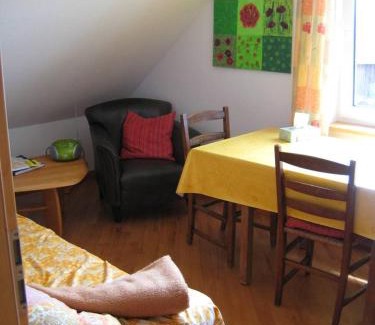 Pluderhausen House | Möbliertes Zimmer, Plüderhausen