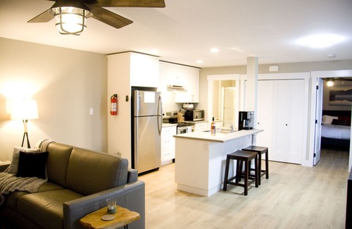 North Cowichan Apartment | M&M's Maple Bay Mountain Guesthouse