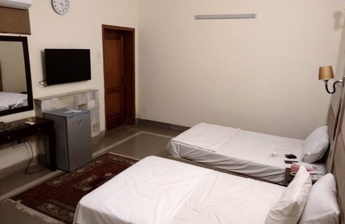 Peshawar Hotel | M M palace Guest House