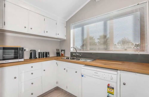 Lynmore House | M&M's Hotspot | Lynmore with Swimming Pool