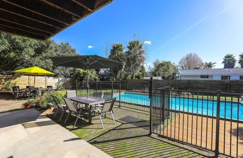 Lynmore House | M&M's Hotspot | Lynmore with Swimming Pool