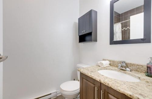 Milton Park Apartment | M11 - Stylish & Cozy 2bdr in Plateau Montreal