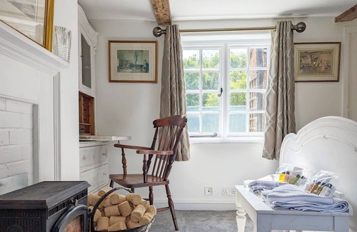 Wickham Cabin | Mabel Cottage, Wickham - a cottage that sleeps 3 guests in 2 bedrooms