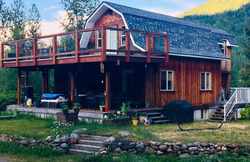 Ashton Creek House | Mabel Lake Retreat