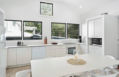 Macmasters Beach House | 'Mac's Beach House' by Accom Holidays