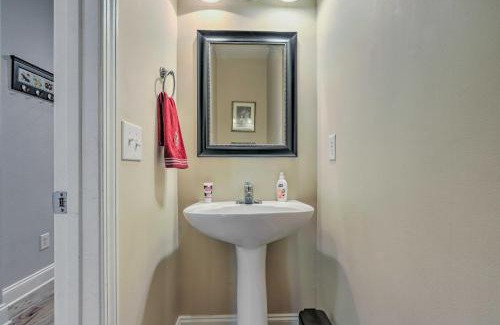 Macon House | Macon Townhome with Patio - 5 Mi to Downtown!