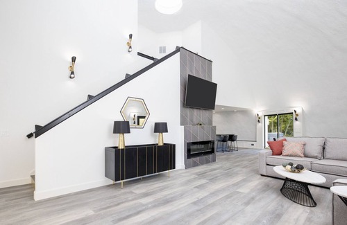 Valley Hi House | Mad River Igloo. 3 bed 2 bath. Sleeps 8. EV+.Hot tub. Fire pit.