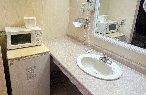 Chincoteague Hotel | Maddox Inn