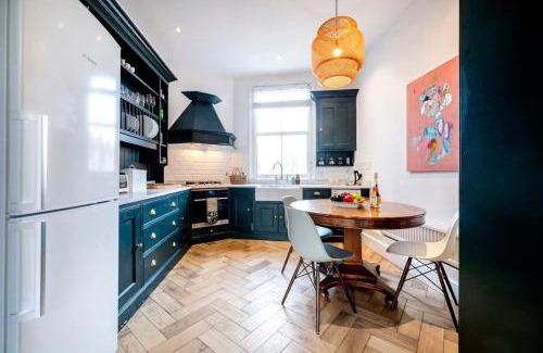 Chelsea Apartment | Made in Chelsea- 2 bed by Out of Office Lifestyle