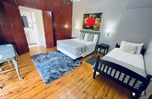 Komani House | Madeira Bed