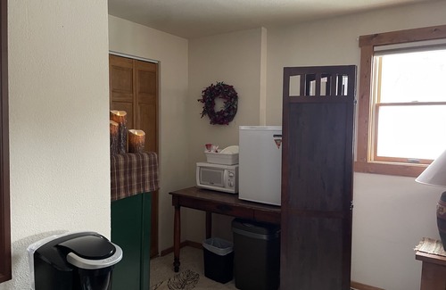 Fraser Apartment | Madge’s Studio - Pets Welcome