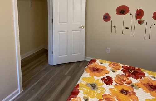 Madison House | Madison Lilly Pad Across from marina, close to Ohio river, trails, Clifty Park.