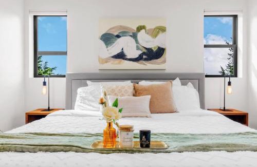 Harrison/Denny-Blaine House | Madison Valley New Built 2B-2 5B Luxe Retreat