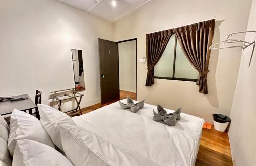 Downtown George Town House | Madras Inn 58-1
