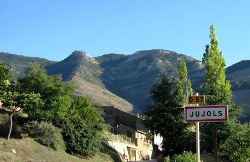 Jujols House | Madres Coronat