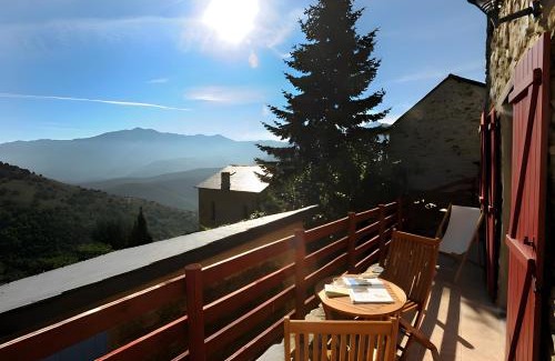 Jujols House | Madres Coronat